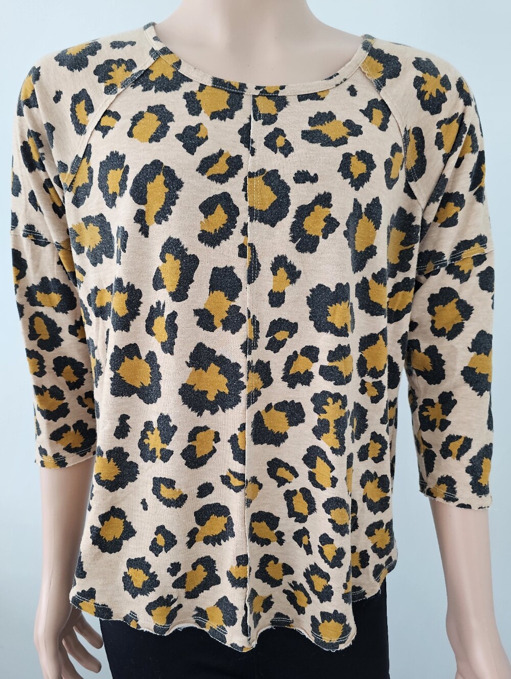 Belk Exclusive New Directions Leopard Print Raglan Top | Size Large